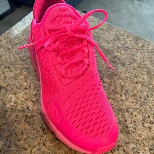 Women’s Air Max 270 size 8